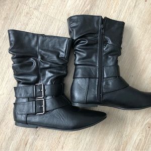 Black, mid-rise women’s boots. Size 7